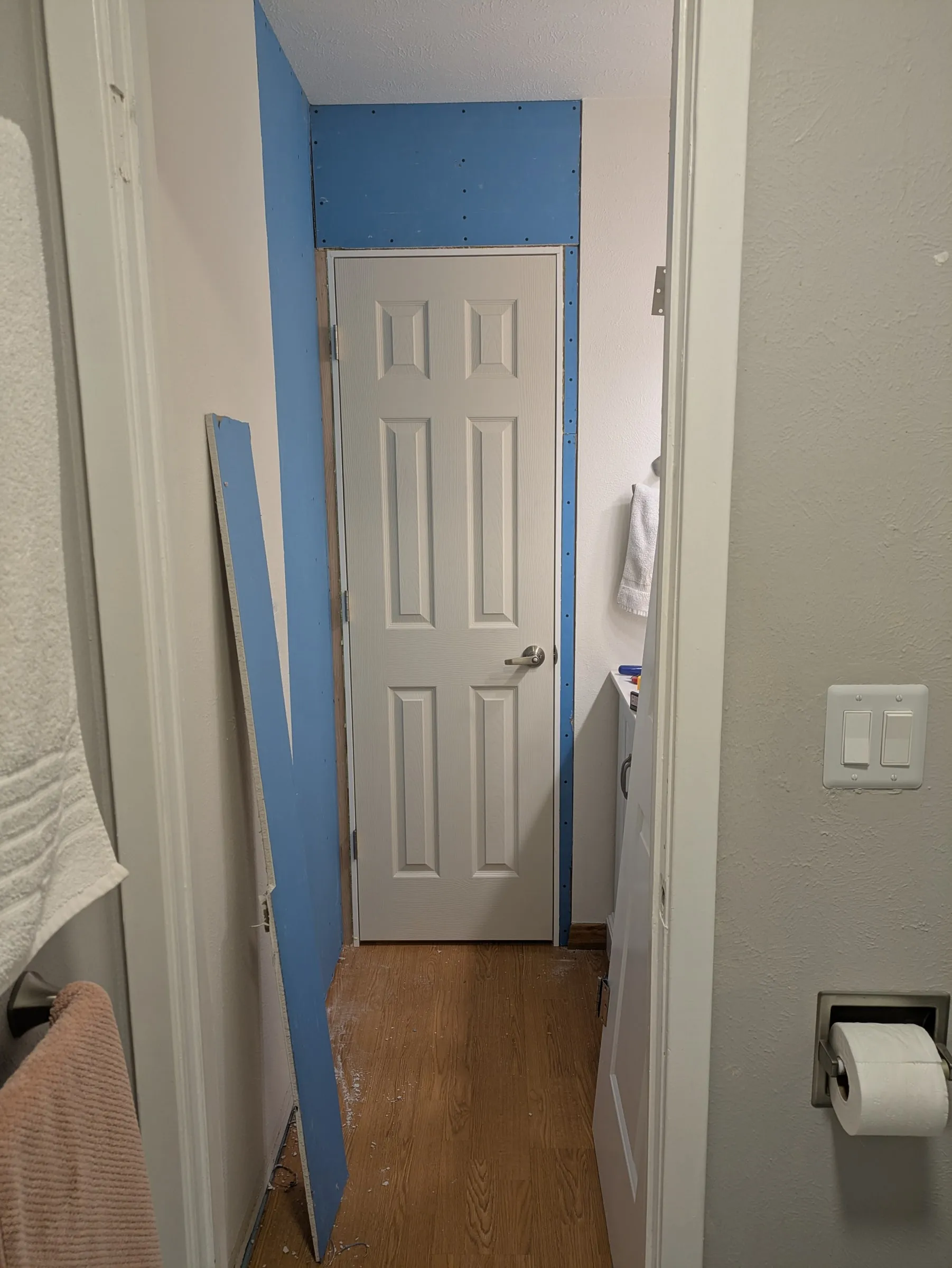 The door with its handle installed